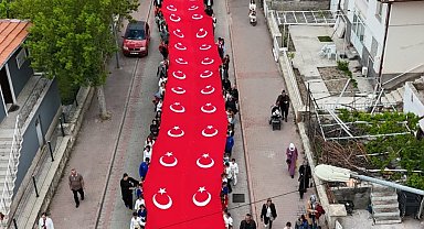 Nevşehir'de 135 metrelik Türk bayrağı ile 19 Mayıs yürüyüşü