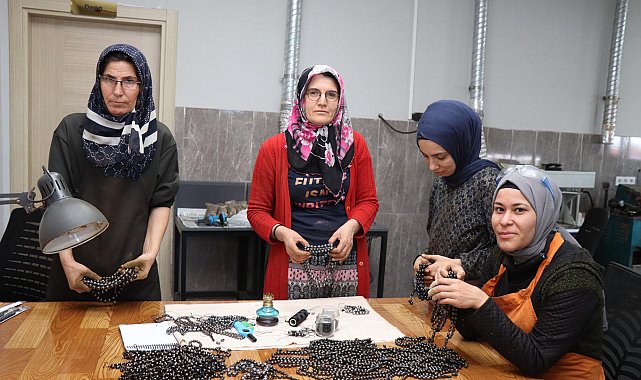 Oltu'nun 'kara kehribarına' kadın eli değdi