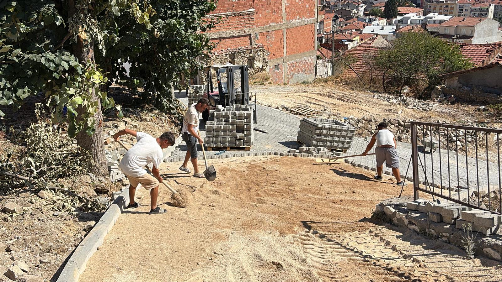 Orhaniye Mahallesi'ne 2 Bin Metrekare Taş Parke