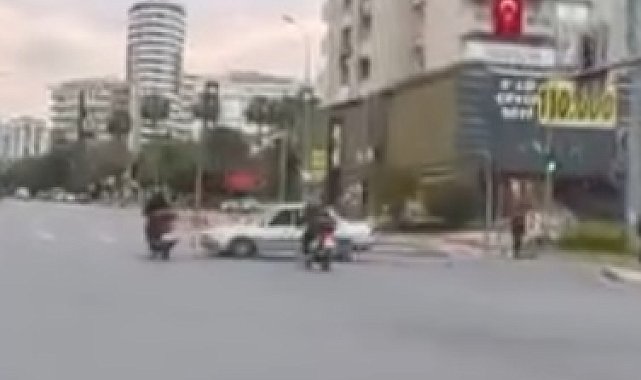 Otomobil ile 2 motosikletin çarpıştığı kaza kask kamerasında
