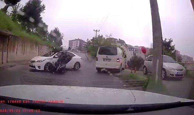 Otomobil ile motosikletin çarpıştığı kaza kamerada
