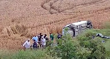 Otomobil şarampole devrildi: 1 ölü, 1 yaralı