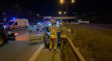 Otomobil, TIR'a çarptı: 1 ölü, 1 yaralı