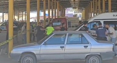 Otomobile silahlı saldırı: 1 ölü, 1 ağır yaralı