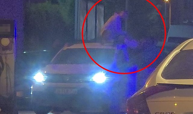 Otomobili durdurup üzerine çıktı; o anlar kamerada