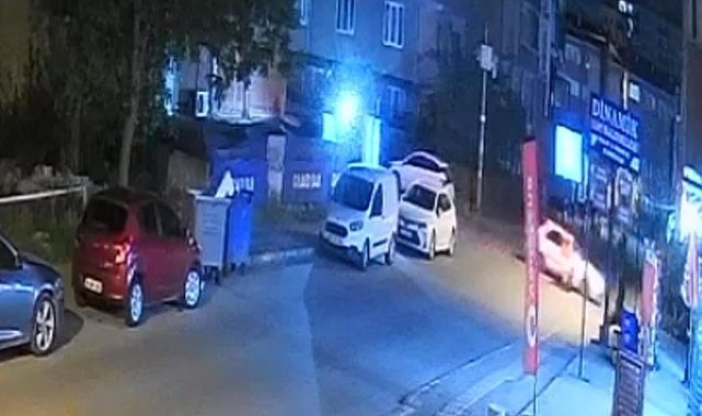 Otomobille çarpışan motosikletin sürücüsü yaralandı; kaza kamerada