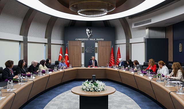 Özgür Özel, bazı siyasi partilerin kadın yöneticileriyle görüştü