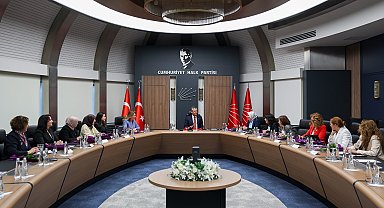 Özgür Özel, bazı siyasi partilerin kadın yöneticileriyle görüştü