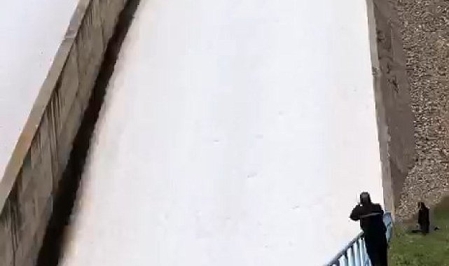 Özlüce Barajı'nda dolusavak kapakları 7 yıl sonra açıldı