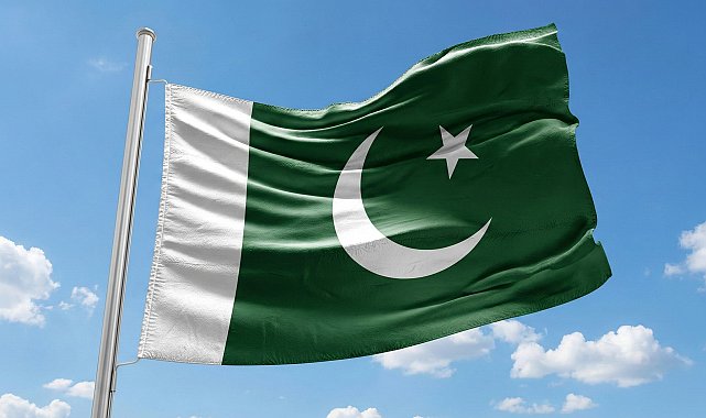 Pakistan'da polis aracına bombalı saldırı: 7 ölü, 18 yaralı