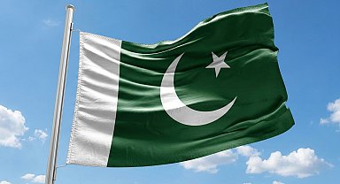 Pakistan'da yolcu otobüsü şarampole yuvarlandı: 4 ölü, 26 yaralı