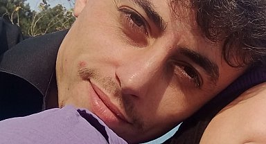 Park halindeki kamyonete çarpan motosikletin sürücüsü öldü