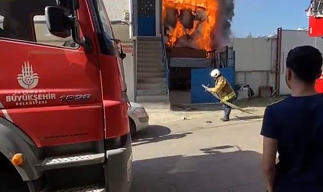 Pendik'te 2 katlı binada çıkan yangın söndürüldü; 1 kişi dumandan etkilendi