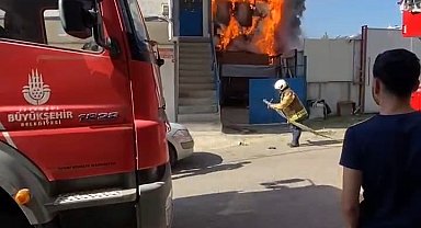 Pendik'te 2 katlı binada çıkan yangın söndürüldü; 1 kişi dumandan etkilendi
