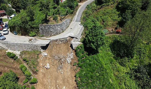 Rize'de sağanak sonrası çöken yol dronla görüntülendi
