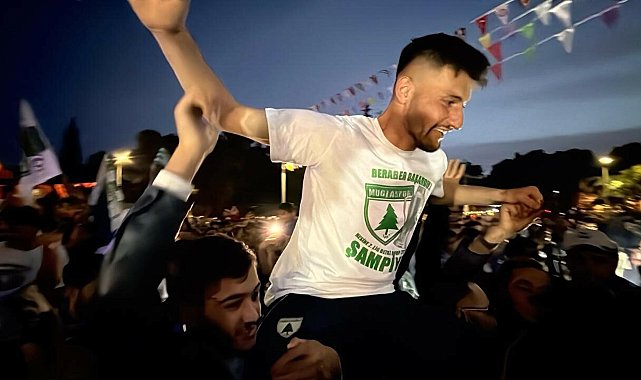Şampiyon Muğlaspor'a kentte tarihi karşılama
