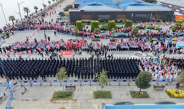 Samsun'da 19 Mayıs kutlamalarında 'Bayrak Devir Teslim' töreni