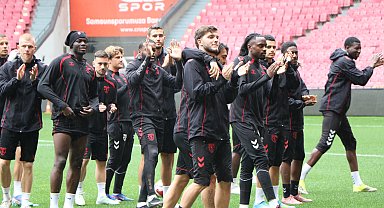 Samsunspor'da 1 antrenör ve 4 futbolcuyla yollar ayrılıyor