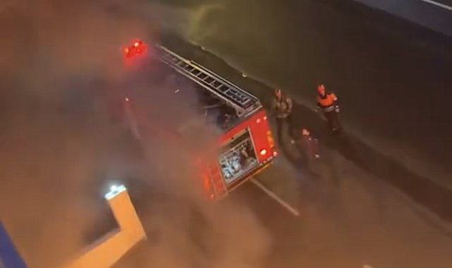 Sancaktepe'de park halindeki otomobil alev alev yandı