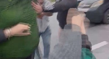 Sancaktepe'de trafikte tartıştığı kadın sürücüye saldıran şüpheli kamerada