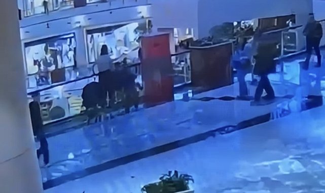 Sarıyer'de AVM'de çanta çalan 10 yaşındaki çocuk yakalandı: 92 suç kaydı çıktı
