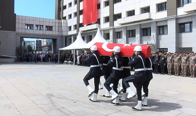Şehit polis memuru Aydın Üyenarık için İstanbul Emniyet Müdürlüğü'nde tören