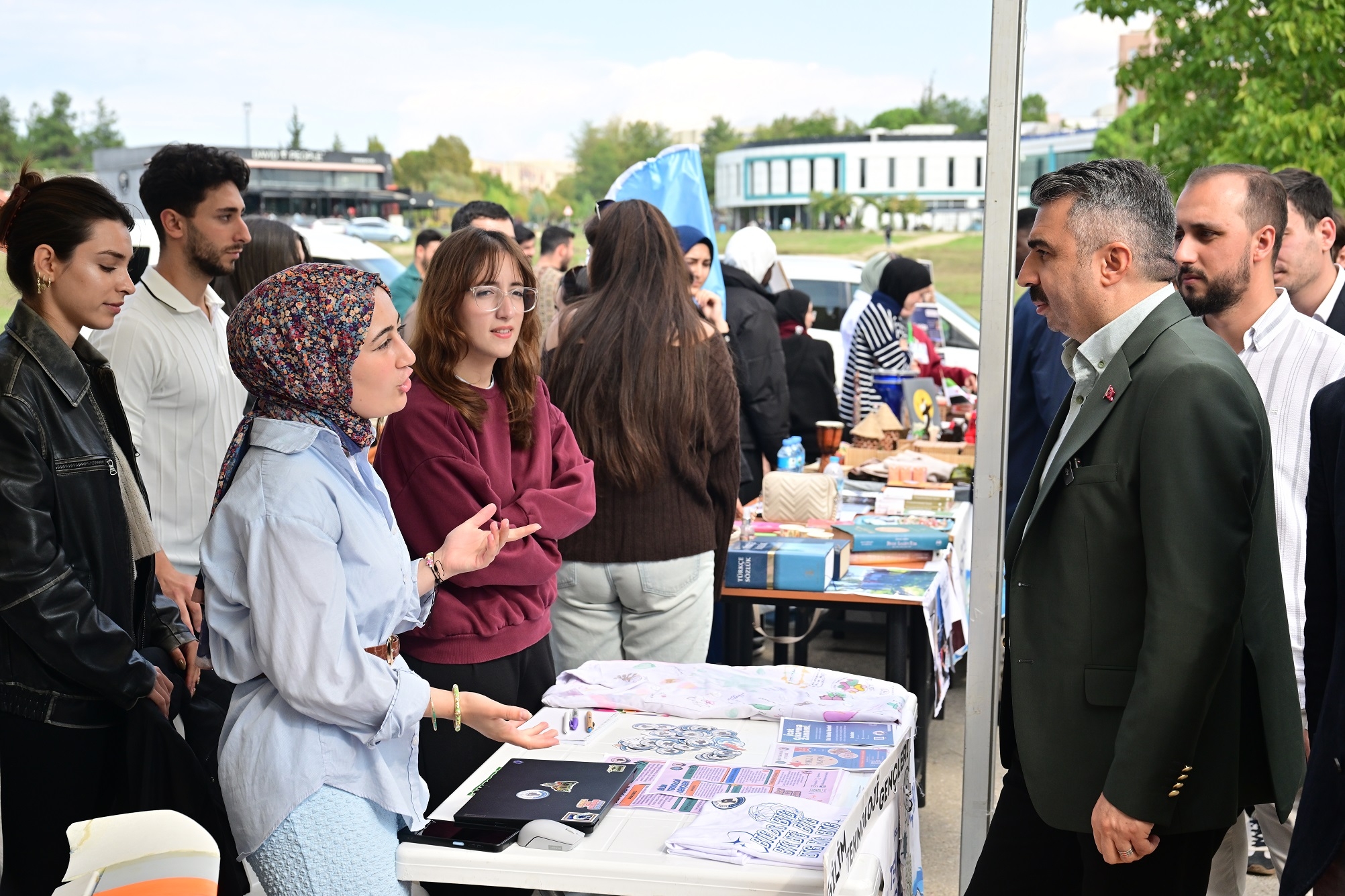 Şehrinize hoş geldiniz gençler