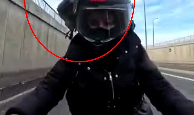 Seyir halindeki motosikletin sürücüsünün kaskına güvercin çarptı