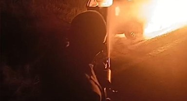 Silivri'de alev alev yanan otomobil demir yığınına döndü