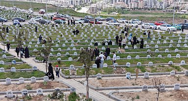 Sivas'ta Yukarı Tekke Mezarlığı'nda 'arife' yoğunluğu