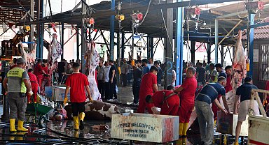 Sokakta kurban kesip, atıklarını gömenlere 29 bin 529 lira ceza