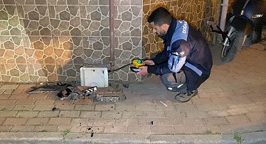 Sürücüsü rahatsızlanan otomobil, park halindeki 3 araca çarptı: 1 yaralı