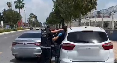 Takibe alınan otomobilden 23 kilo 984 gram esrar ele geçirildi