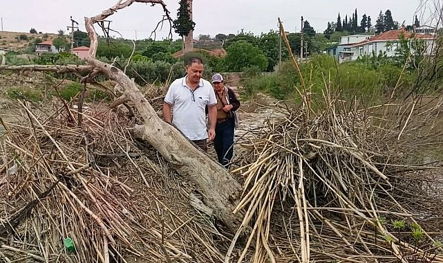 Tarihi Taşköprü'nün üzeri yine atıklarla kaplandı
