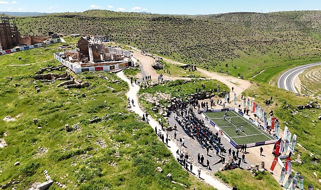 Tarihi Zerzevan Kalesi'nde, 2'nci Zerzevan Cup Tenis Turnuvası'nın lansmanı düzenlendi