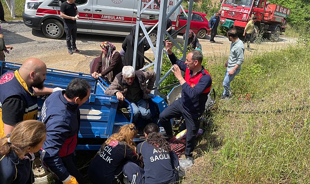 Tarım aracı, elektrik direğine çarpıp devrildi: 2'si ağır 6 yaralı