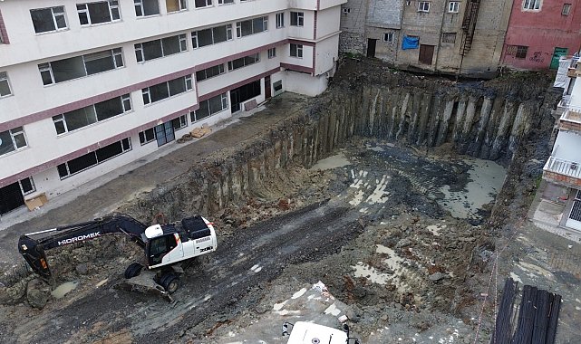 Temel kazısında meydana gelen zemin kayması nedeniyle 6 bina tedbir amaçlı boşaltıldı