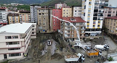 Temel kazısında meydana gelen zemin kayması nedeniyle 6 bina tedbir amaçlı boşaltıldı
