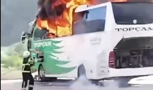 Terminalde yolcu otobüsü alev alev yandı