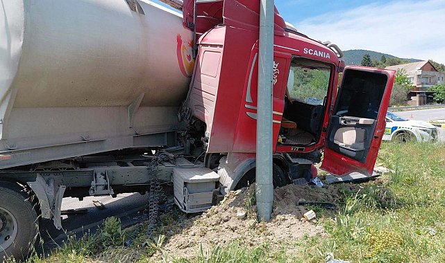 TIR elektrikli bisiklete çarptı, aynı aileden 1 kişi öldü, 4 kişi yaralandı
