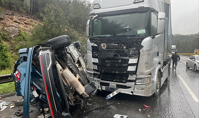 TIR, karşı şeride geçip otomobille çarpıştı: 1 ölü, 4 yaralı