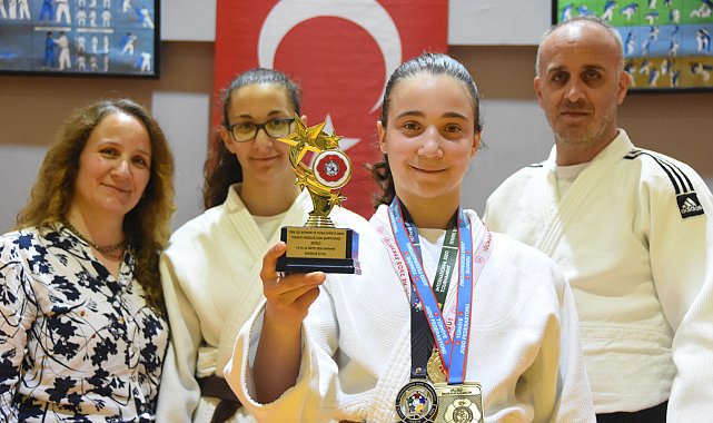 Tokalaştığı antrenörün gücünü fark edip tavsiyesiyle judoya başlayan Elif'ten 'altın' başarı