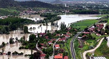 Tokat'ta sağanak sonrası su altında kalan tarım arazileri dronla görüntülendi