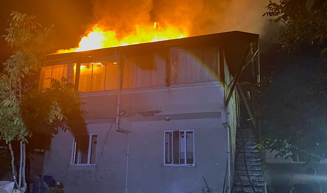 Tosya'da iki katlı evde yangın