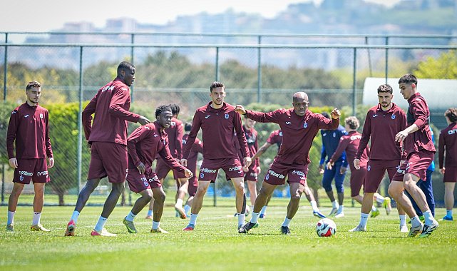 Trabzonspor, Beşiktaş maçı için İstanbul'a gitti