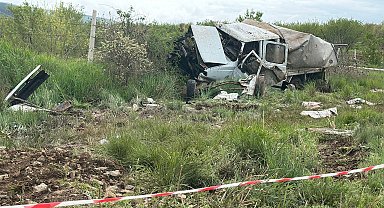 Tren, hemzemin geçitte kamyonete çarptı; 1 ölü, 3 yaralı