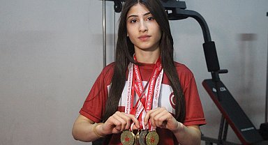 Türkiye Bilek Güreşi Şampiyonu Sümeyye, gözünü Avrupa'daki madalyalara dikti