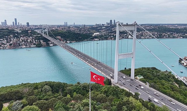 Turkuaz renge bürünen İstanbul Boğazı havadan görüntülendi