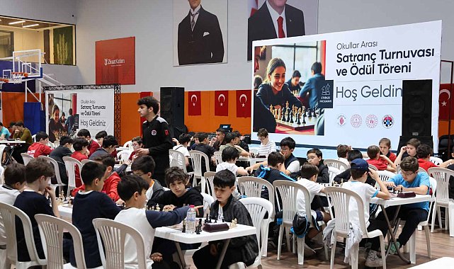 Ümraniye'de Okullar Arası Satranç Turnuvası yapıldı