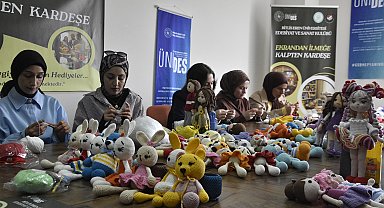 Üniversitelilerin ördüğü amigurumi bebekler, kanser hastası çocuklara hediye edilecek